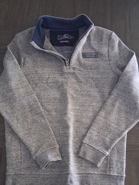 Vineyard Vines Men’s Heather Gray Quarter‑Zip Sweater with Navy Trim